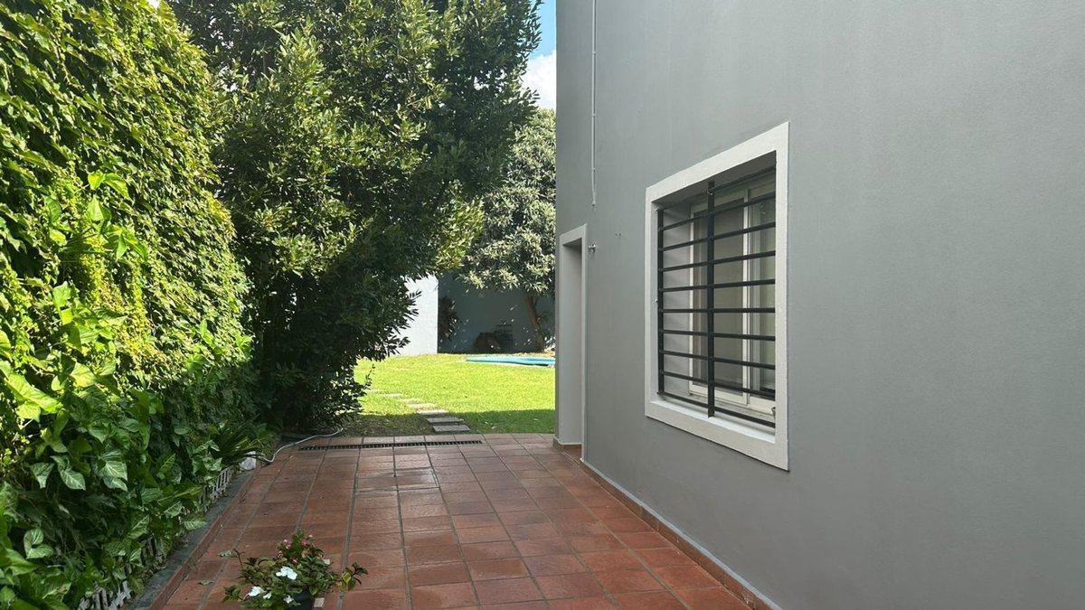 Foto de Casa en una plata c/ gran jardín venta en Saavedra, imagen 1