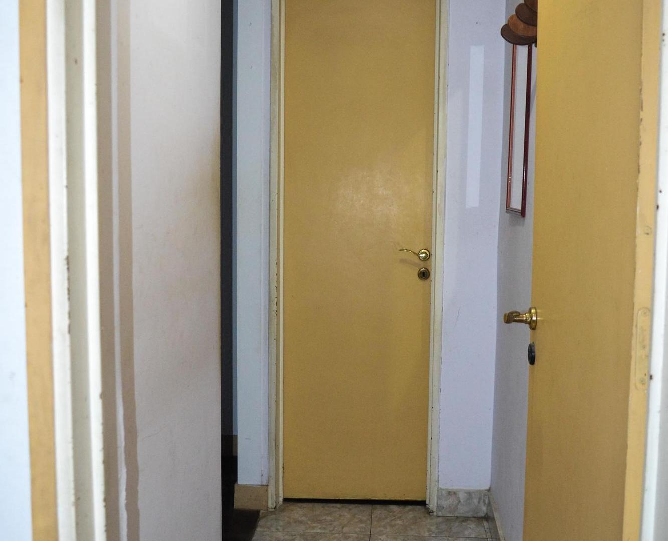 Foto de VENTA PH 2AMB C/PATIO+TERRAZA SOBRE CALLE INCLAN, imagen 2