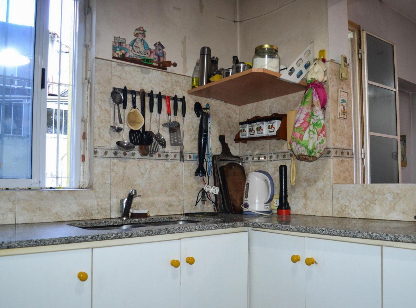Foto de VENTA PH 2AMB C/PATIO+TERRAZA SOBRE CALLE INCLAN, imagen 4