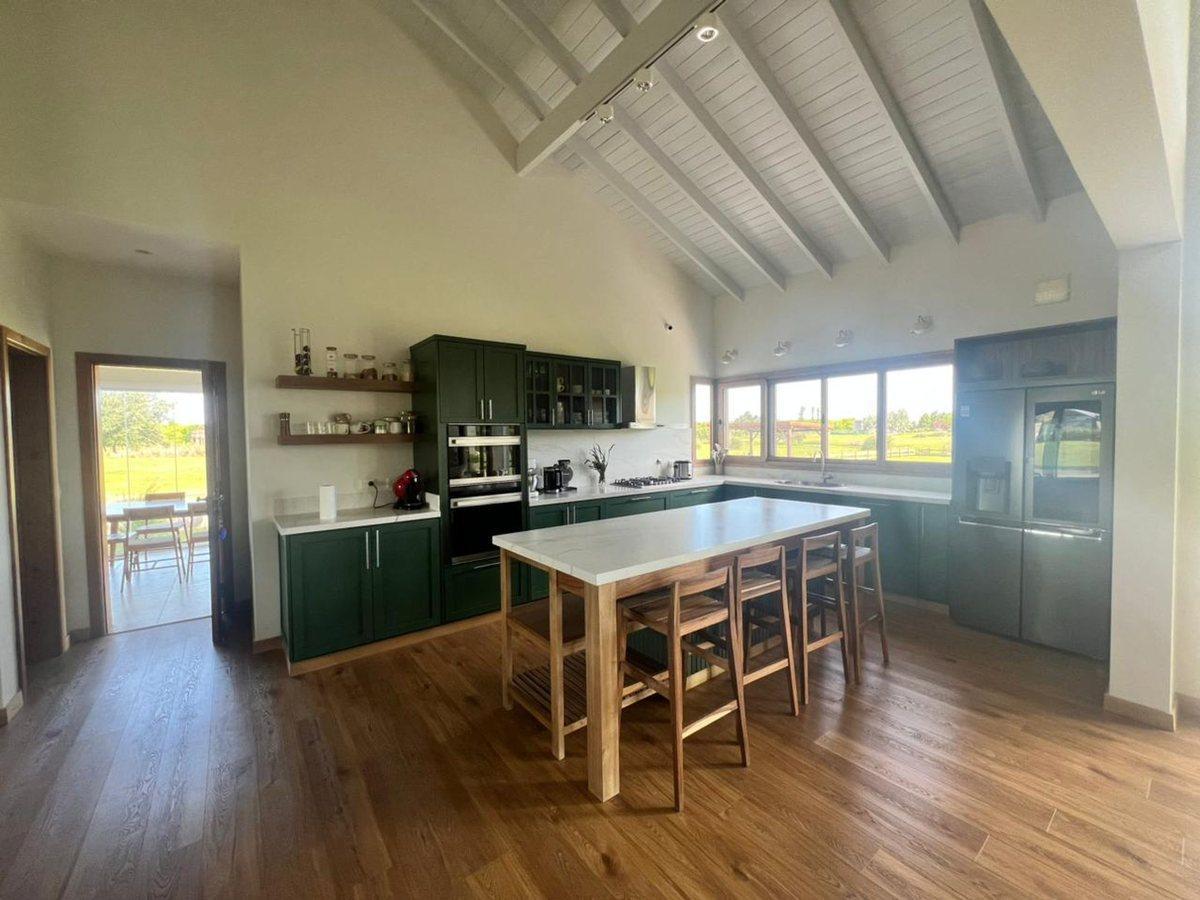 Foto de VENTA CASA CON VISTA AL LAGO , CHACRAS DE LA CRUZ, imagen 1