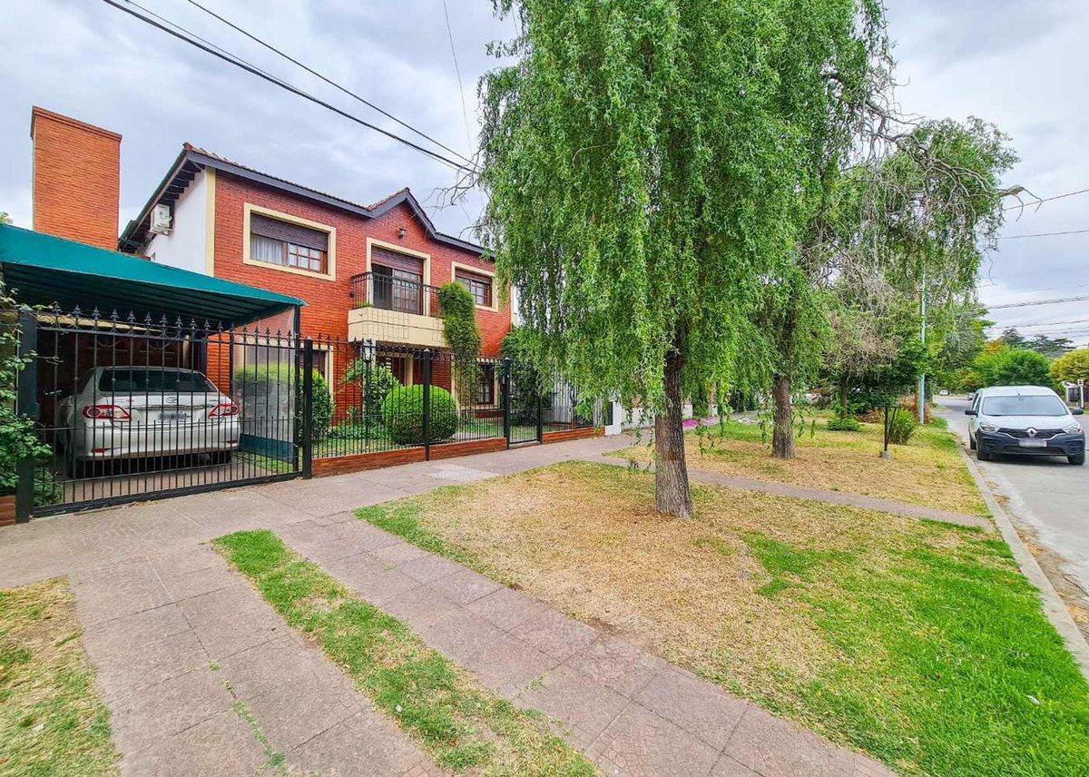 Foto de Casa en venta en Luján 5 ambientes APTA CREDITO, imagen 4