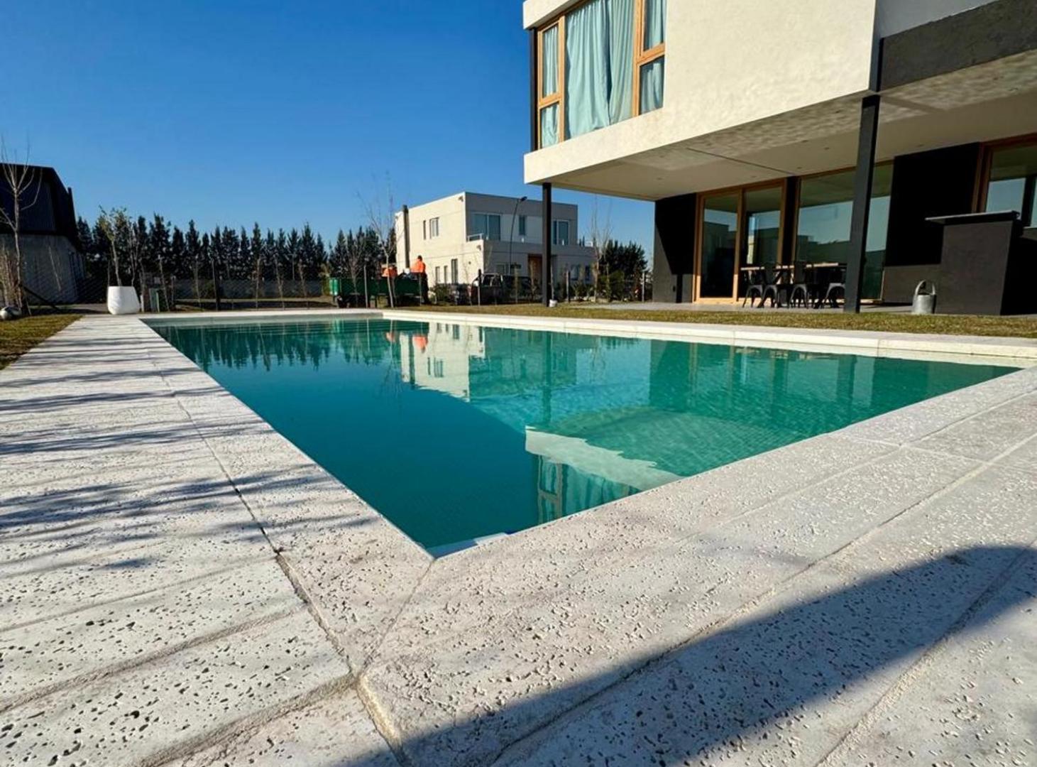 Foto de CASA EN VENTA 4 DORMITORIOS CARPINCHOS | NORDELTA, imagen 1