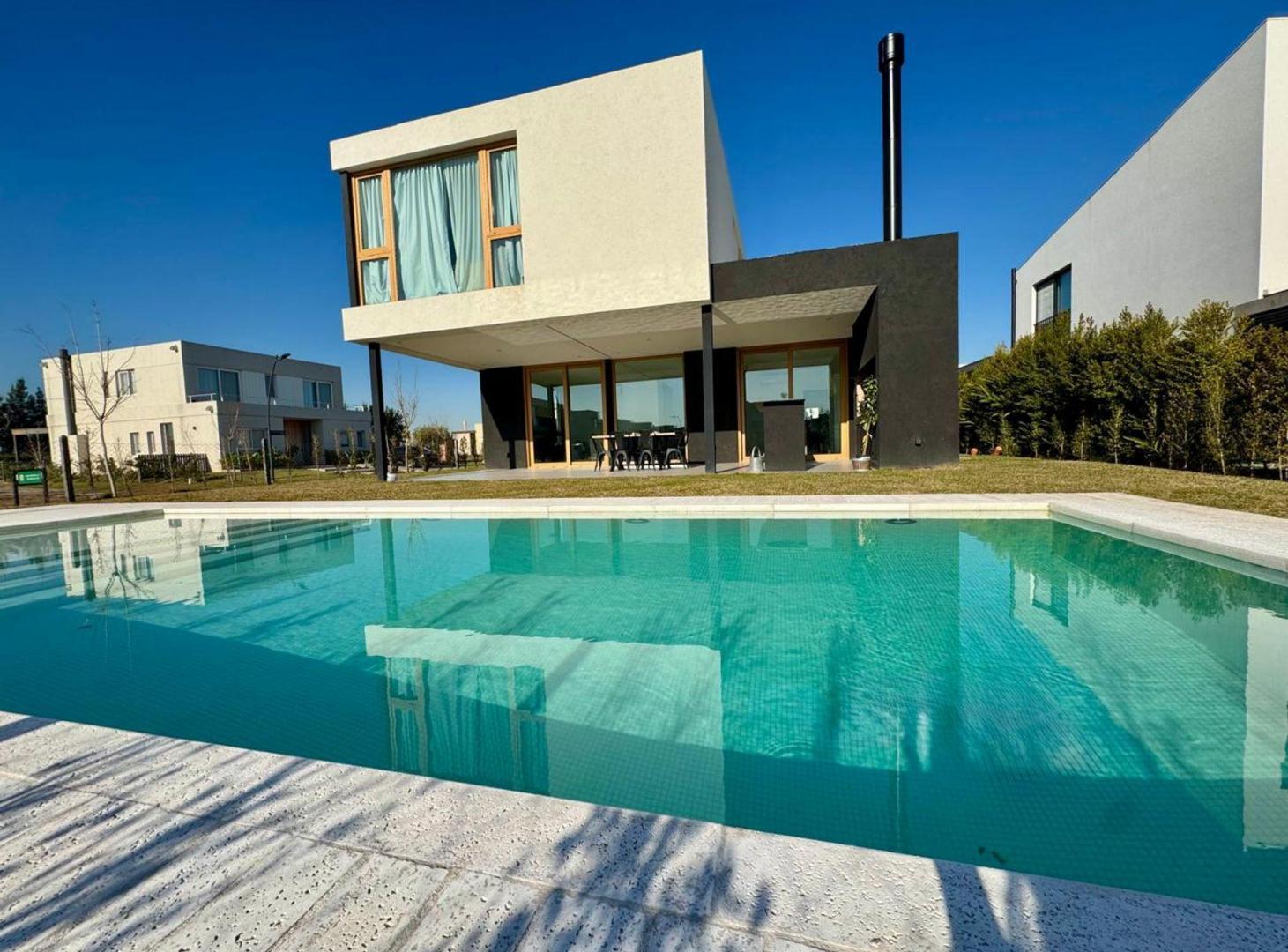 Foto de CASA EN VENTA 4 DORMITORIOS CARPINCHOS | NORDELTA, imagen 2