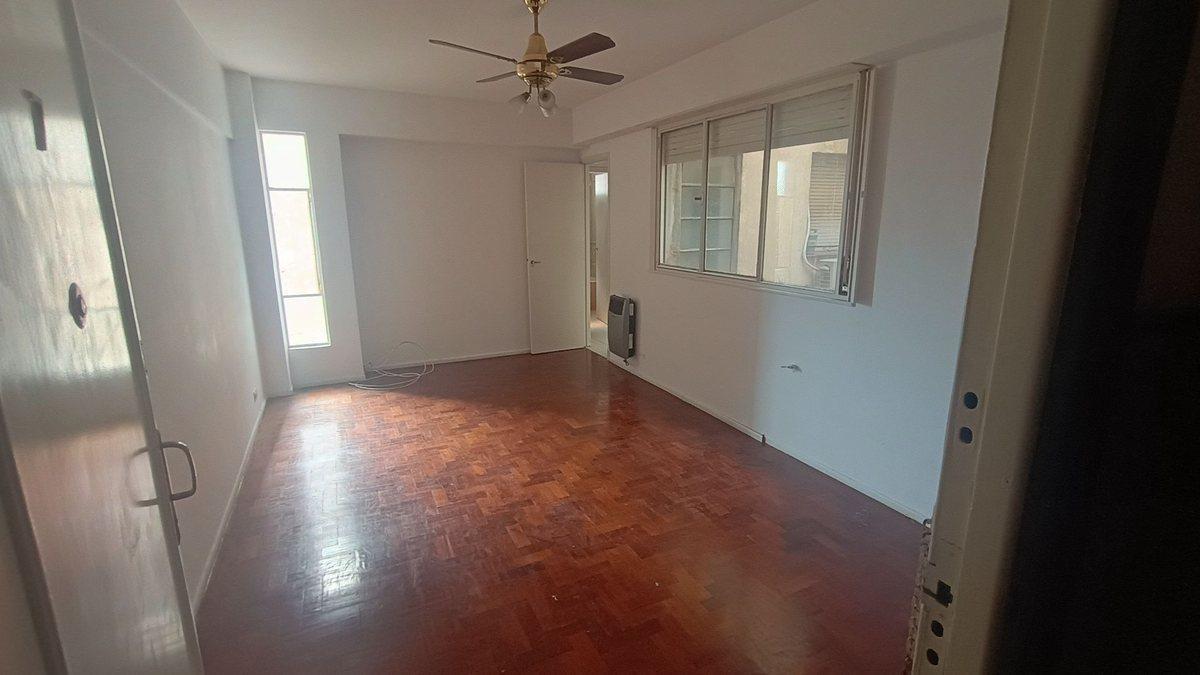 Foto de VENTA DEPARTAMENTO 3 AMB CALLE YERBAL FLORESTA, imagen 4