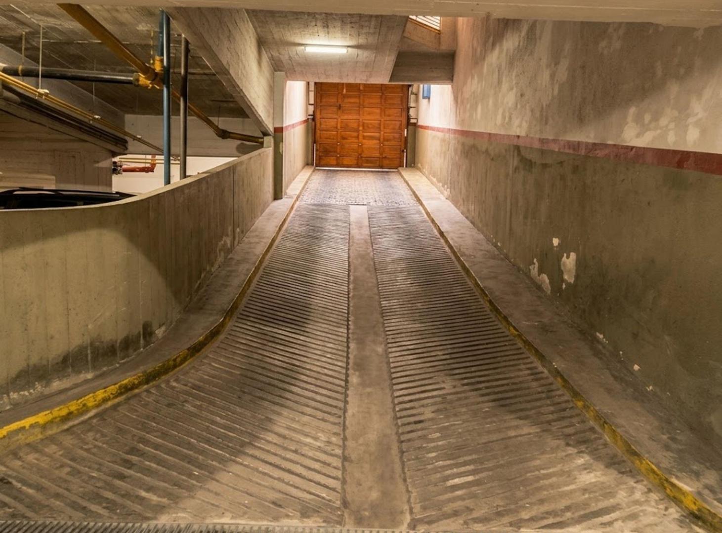 Foto de VENTA COCHERA - San Isidro - OPORTUNIDAD!!, imagen 4