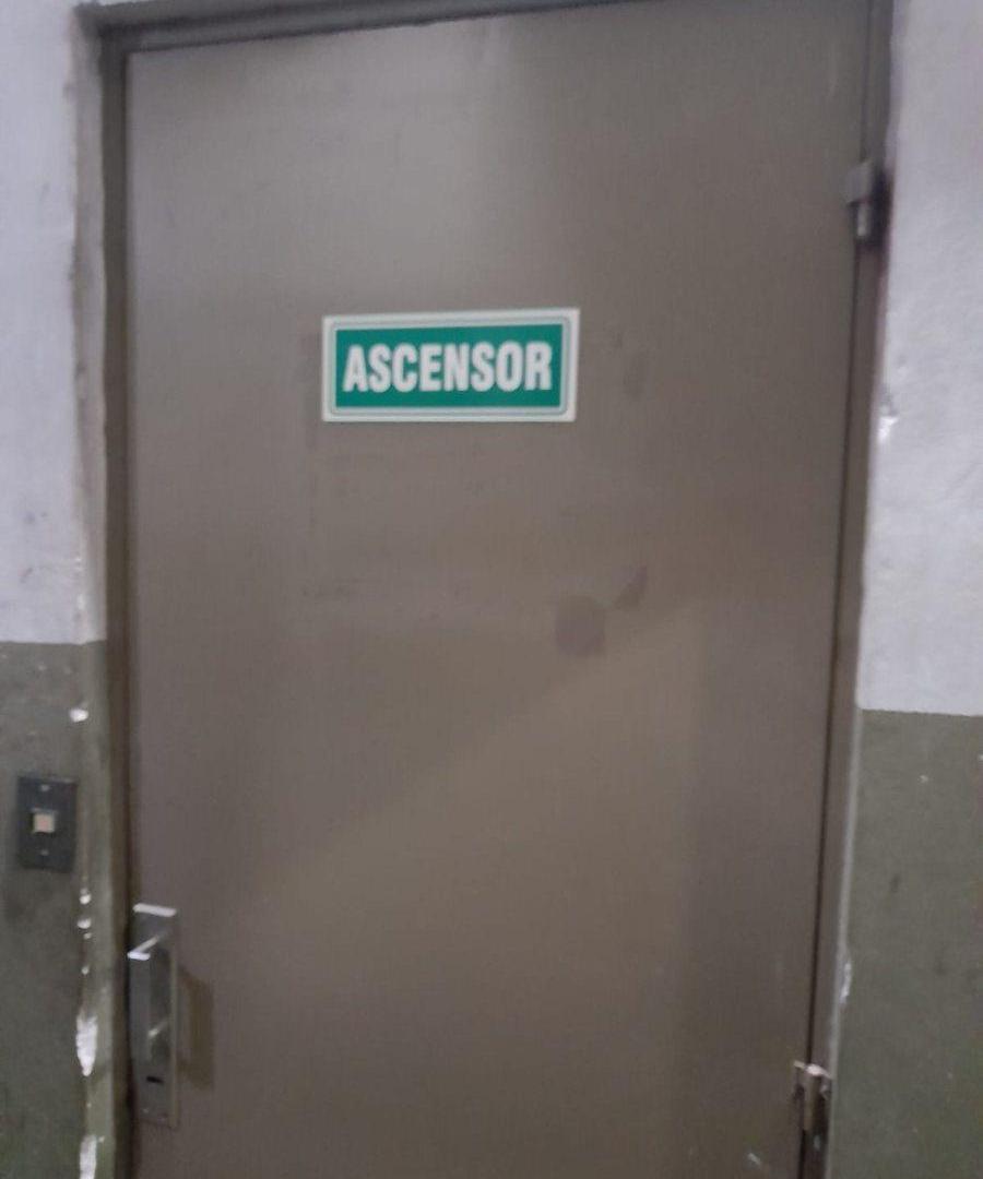 Foto de VENTA COCHERA - San Isidro - OPORTUNIDAD!!, imagen 2