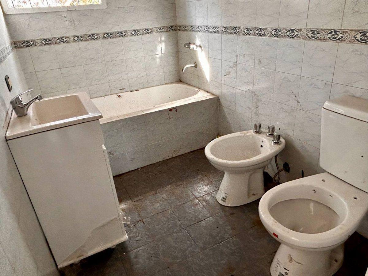 Foto de Casa en venta a reciclar en Carlos Keen, imagen 5