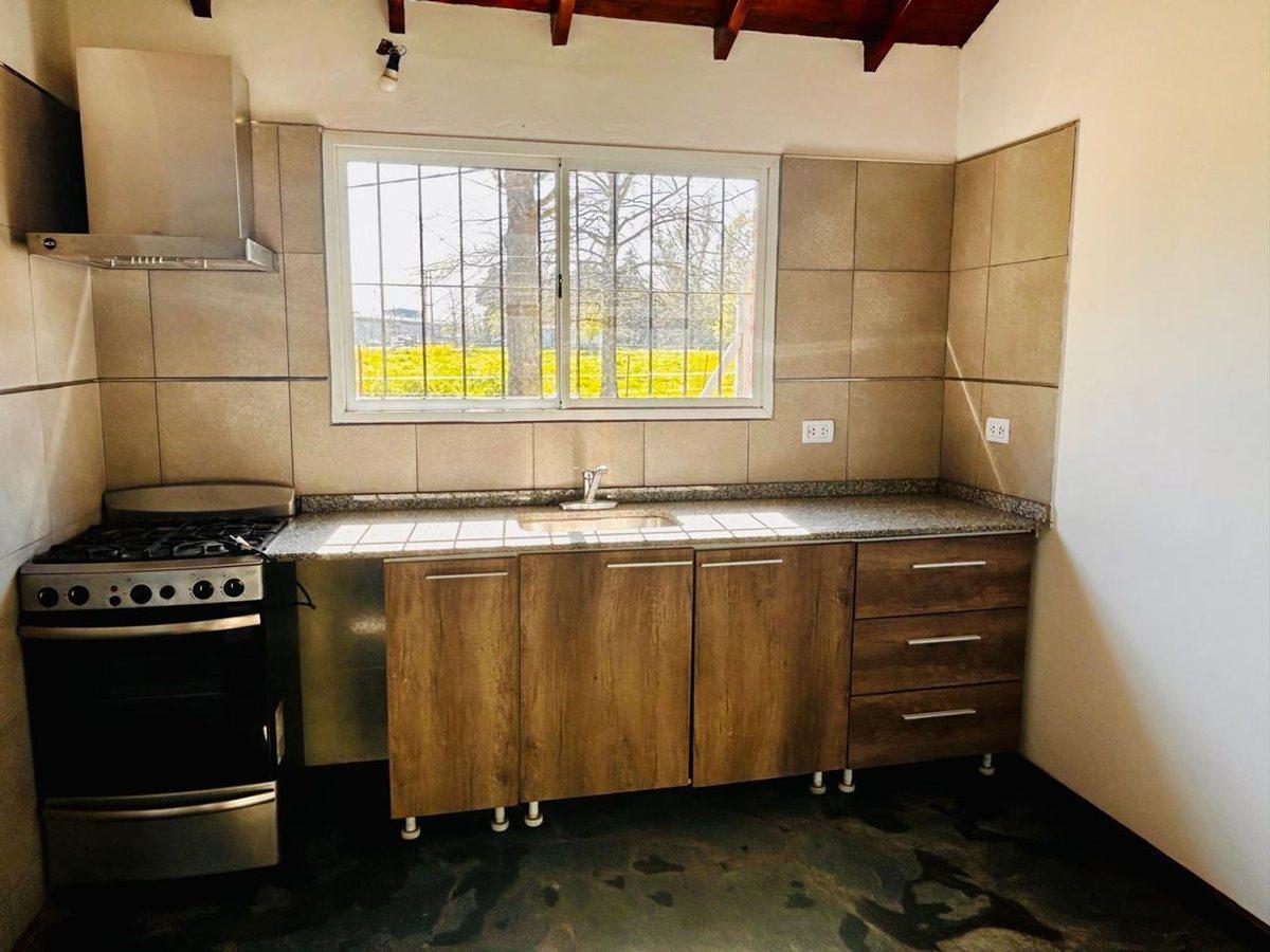 Foto de Casa venta en Carlos Keen Posib. de perm. por veh., imagen 1