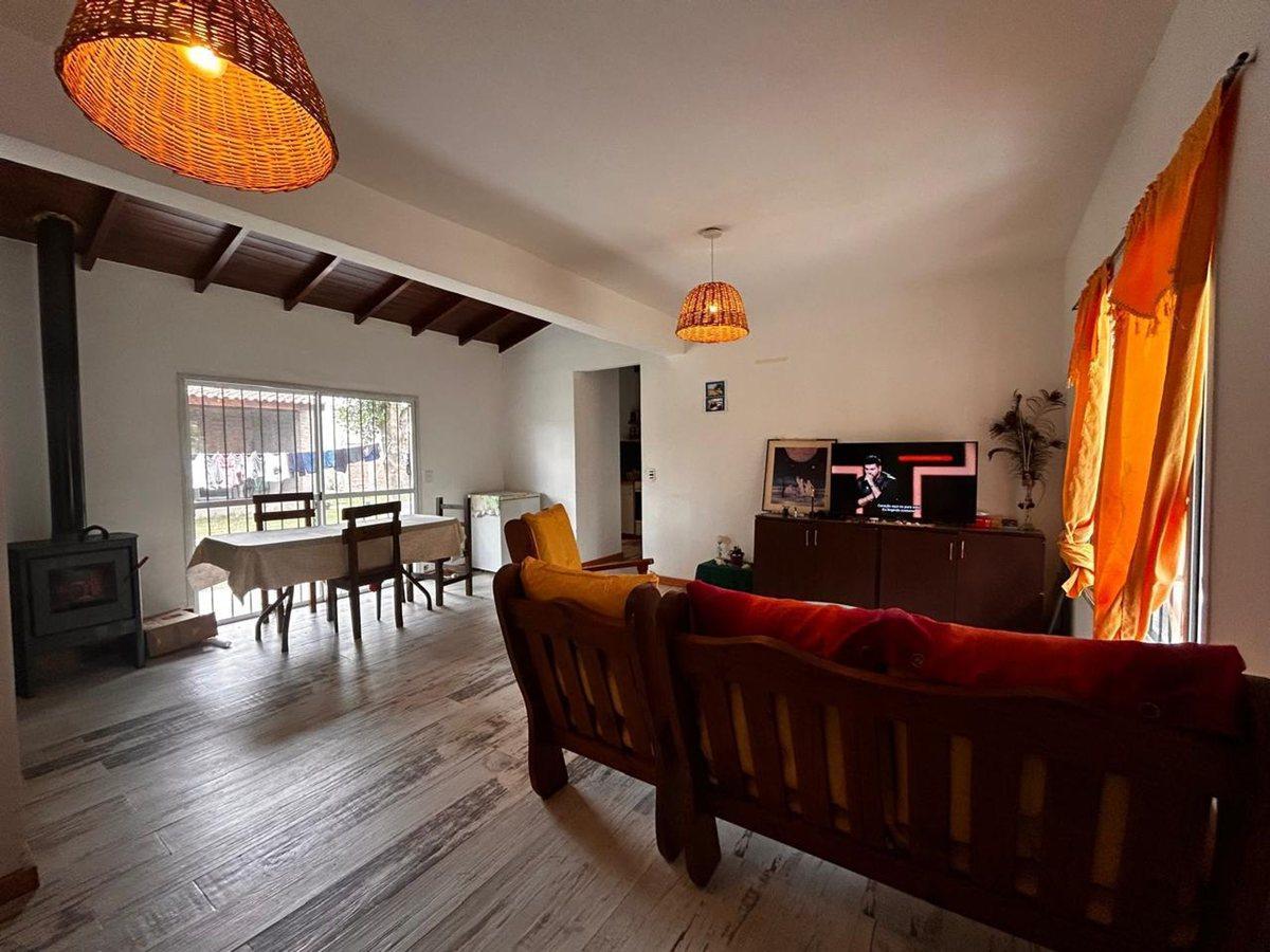 Foto de Casa venta en Carlos Keen Posib. de perm. por veh., imagen 2