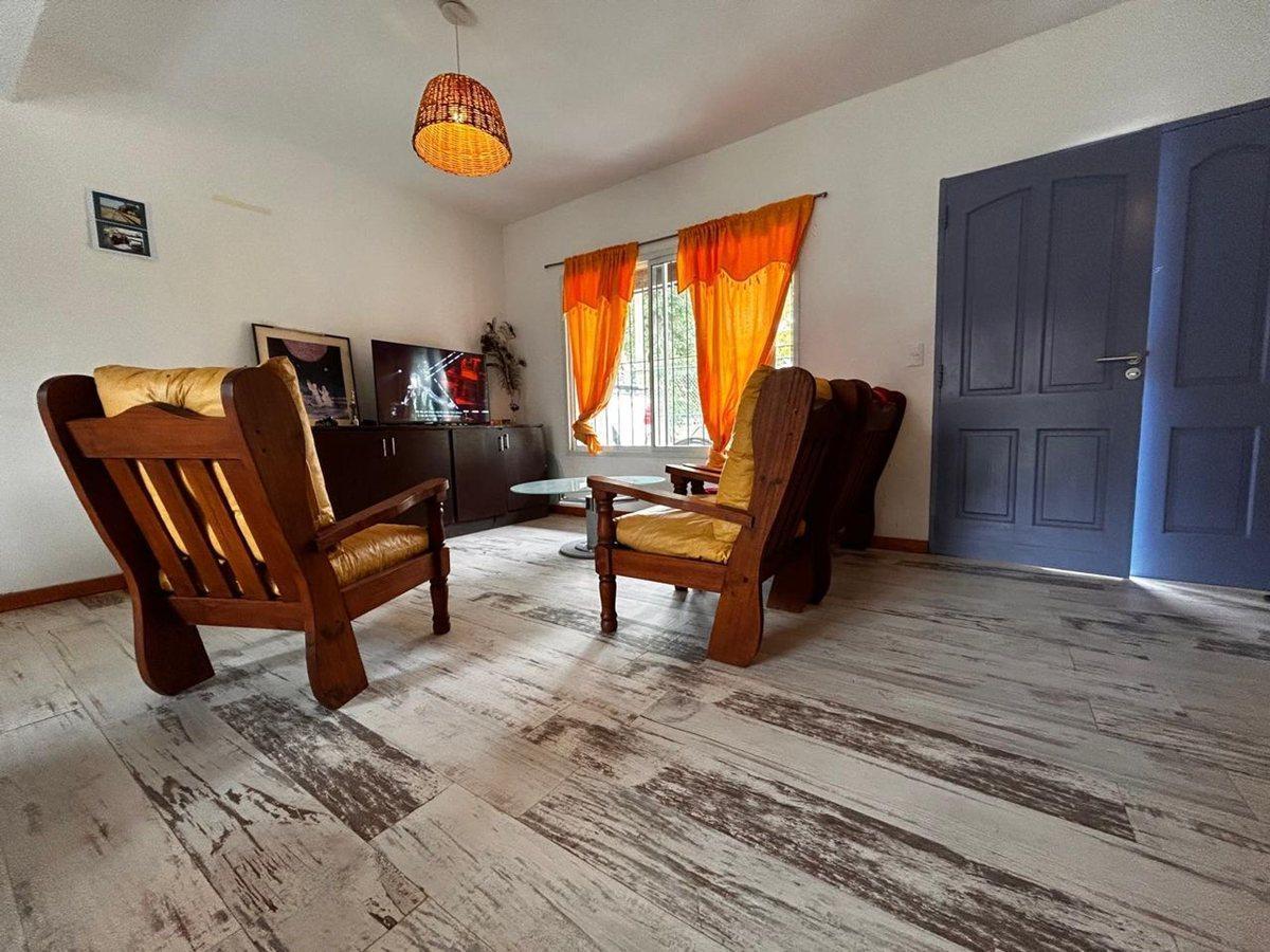Foto de Casa venta en Carlos Keen Posib. de perm. por veh., imagen 1