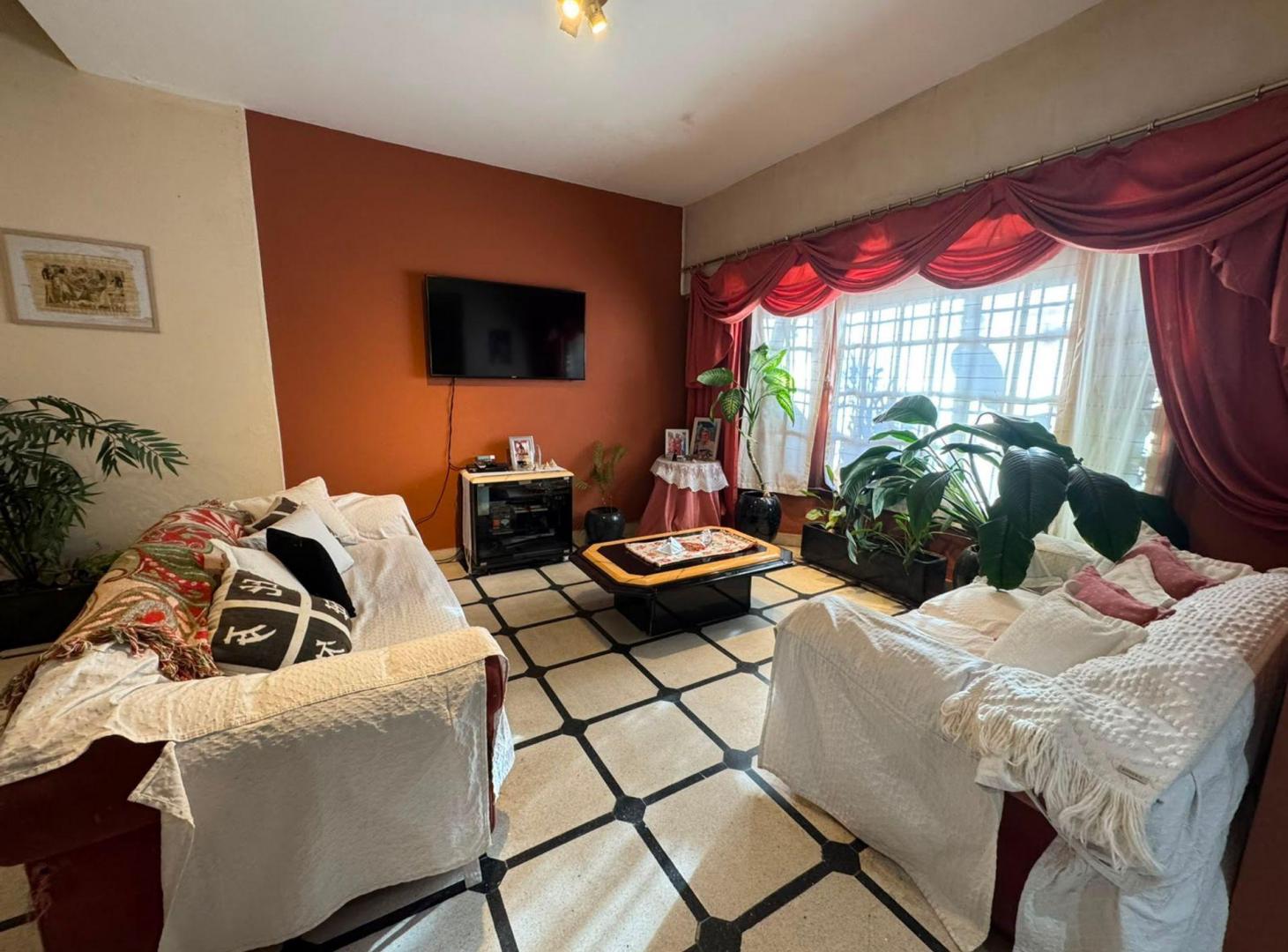 Foto de VENTA CASA DE 6 AMBIENTES EN MARTINEZ, imagen 1