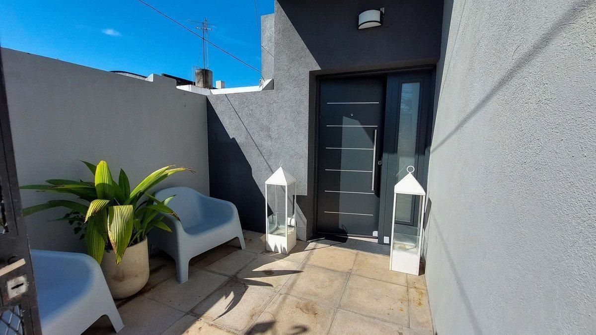Foto de VENTA HERMOSA CASA 3 AMBS CON JARDIN Y COCHERAS, imagen 3