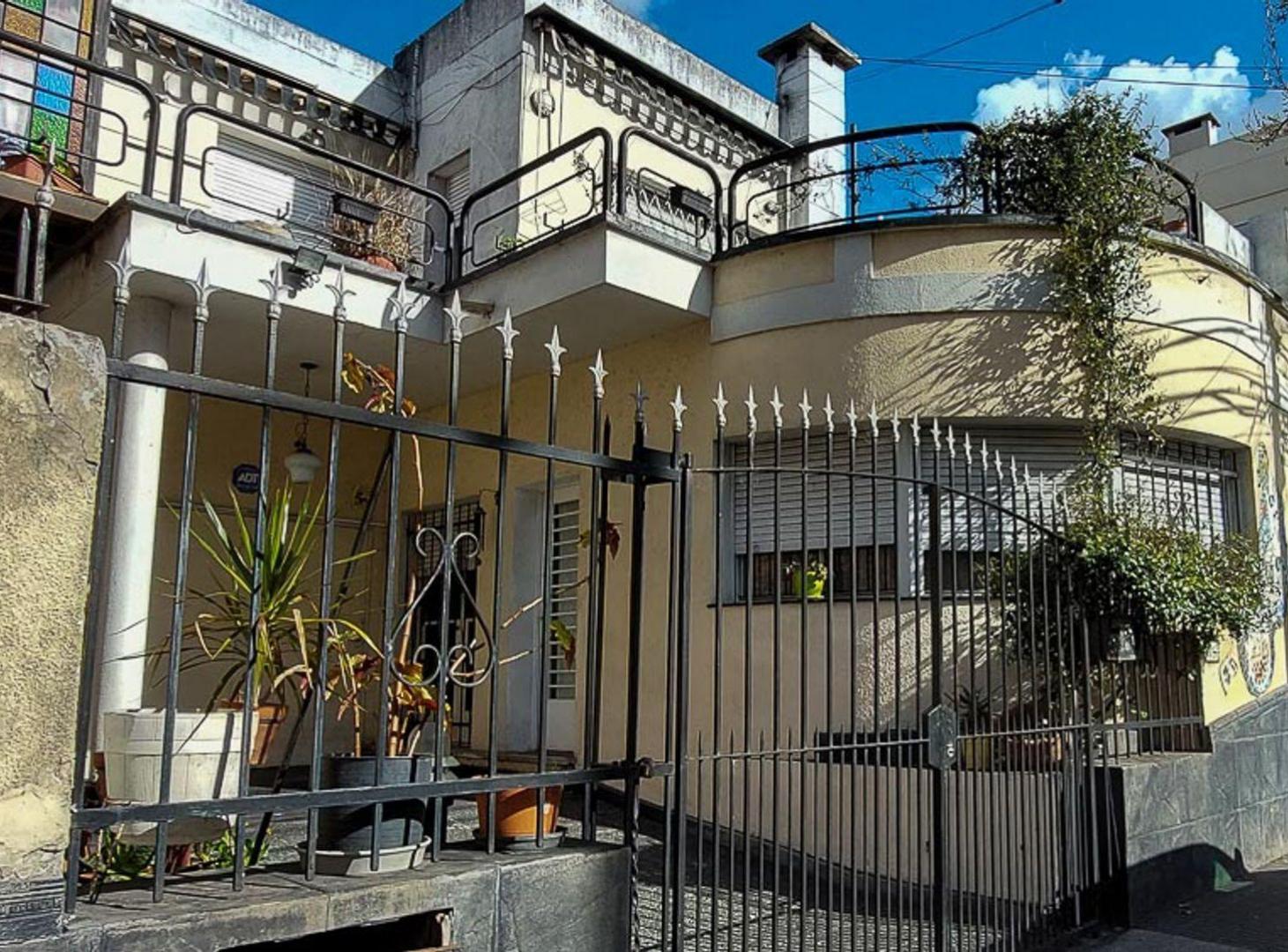 Foto de VENTA CASA OLIVOS PILETA JARDIN COCHERA, imagen 2