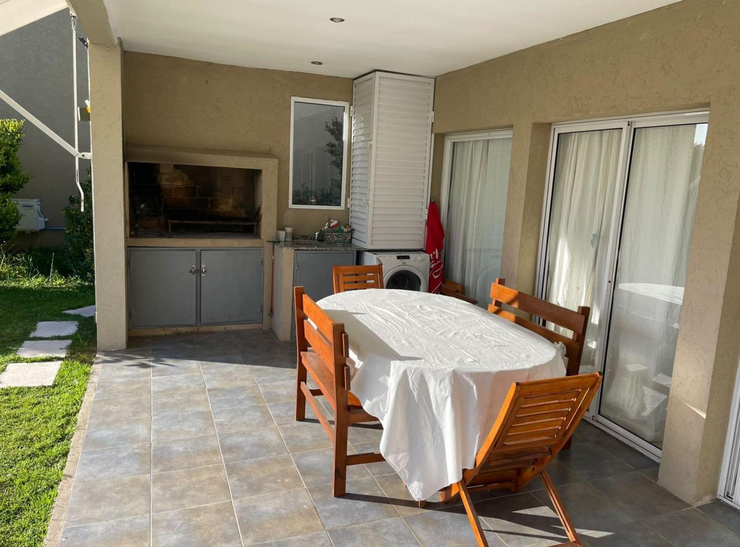 Foto de VENTA CASA 4 AMBIENTES EN SAN RAMIRO, imagen 2