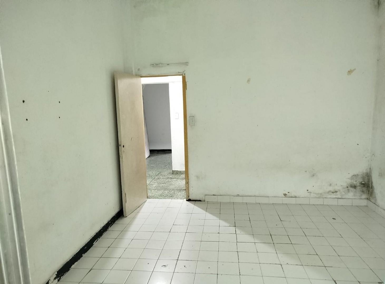 Foto de VENTA VIVIENDA MULTIFAMILIAR EN MUNRO, imagen 5