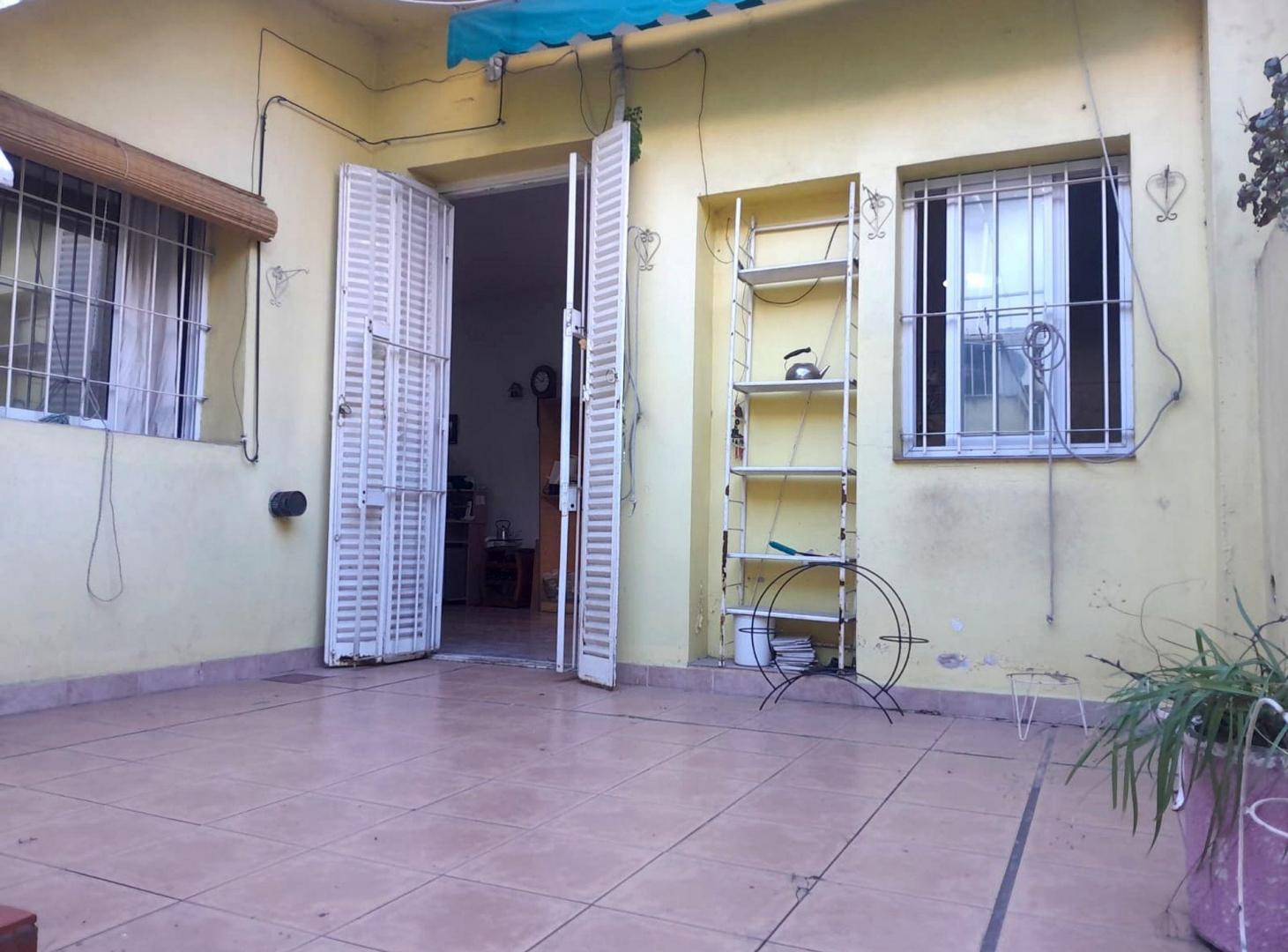 Foto de VENTA PH 2AMB C/PATIO+TERRAZA SOBRE CALLE INCLAN, imagen 4