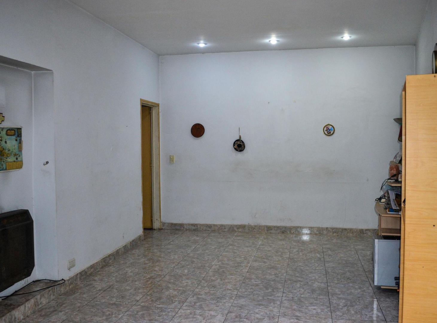 Foto de VENTA PH 2AMB C/PATIO+TERRAZA SOBRE CALLE INCLAN, imagen 5