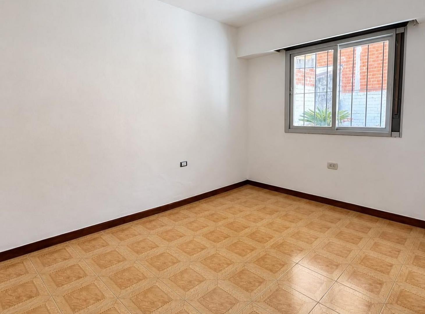 Foto de CASA EN VENTA ING MASCHWITZ – 349 M² DE LOTE, imagen 2
