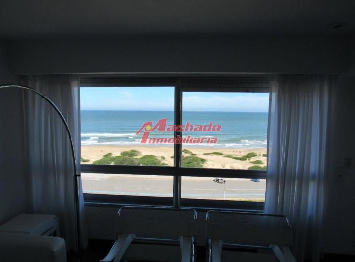 Apartamento en venta frente al mar playa Brava 4