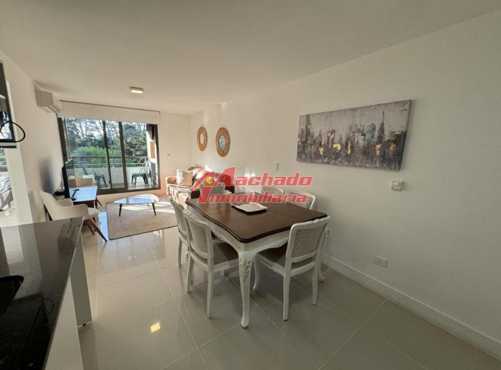 Apartamento en Punta del Este de 2 dormitorios a solo 1000 metros del mar. 2