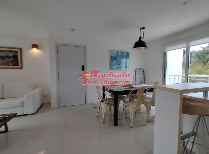 Venta de Pent house en de 2 dormitorios zona Playa abrava 5