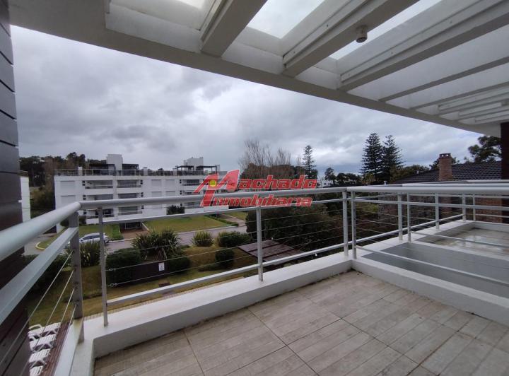 Venta de Pent house en de 2 dormitorios zona Playa abrava 2