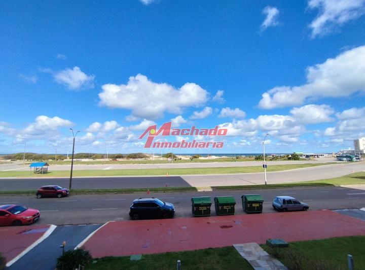 Apartamento de 2 dormitorios y medio frente al mar 1