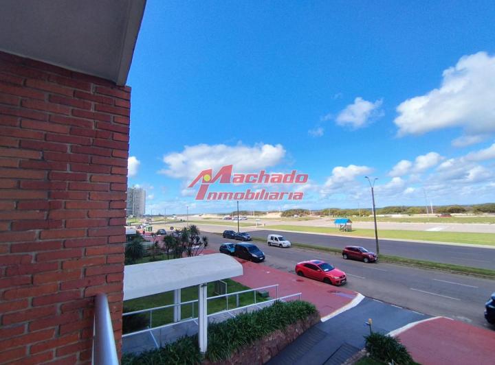 Apartamento de 2 dormitorios y medio frente al mar 3