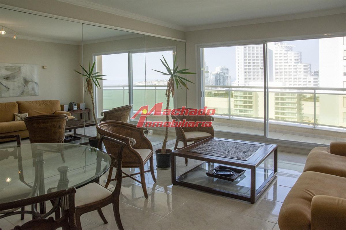 Foto de Departamento de 3 dormitorios en venta frente a Playa Mansa, Coral Tower, imagen 2