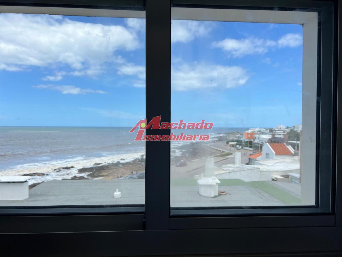 Apartamento en venta frente al mar. En península.