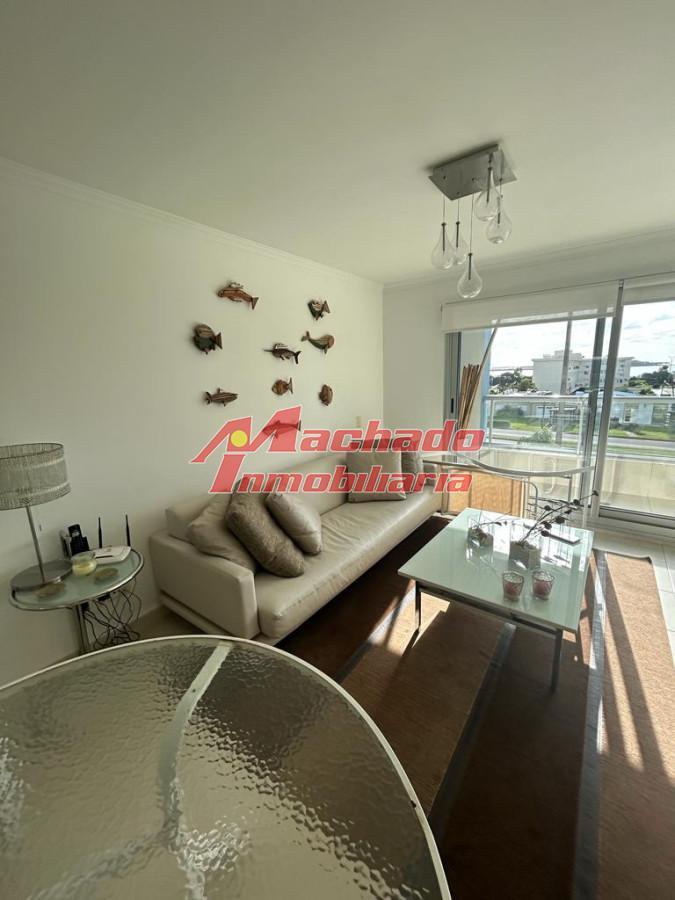 Apartamento de 2 dormitorios en Playa Mansa en venta