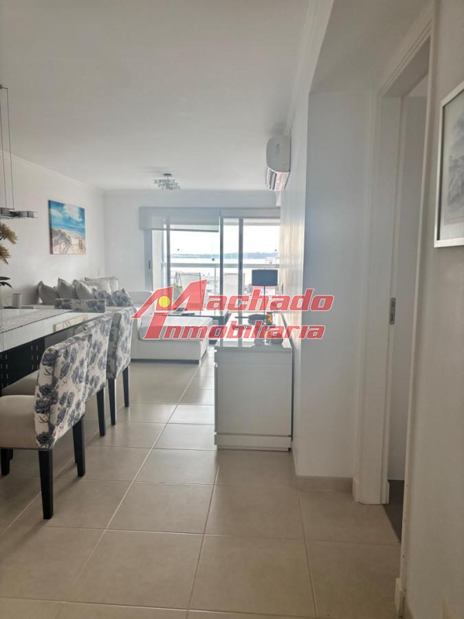 Apartamento de 2 dormitorios en Playa Mansa en venta