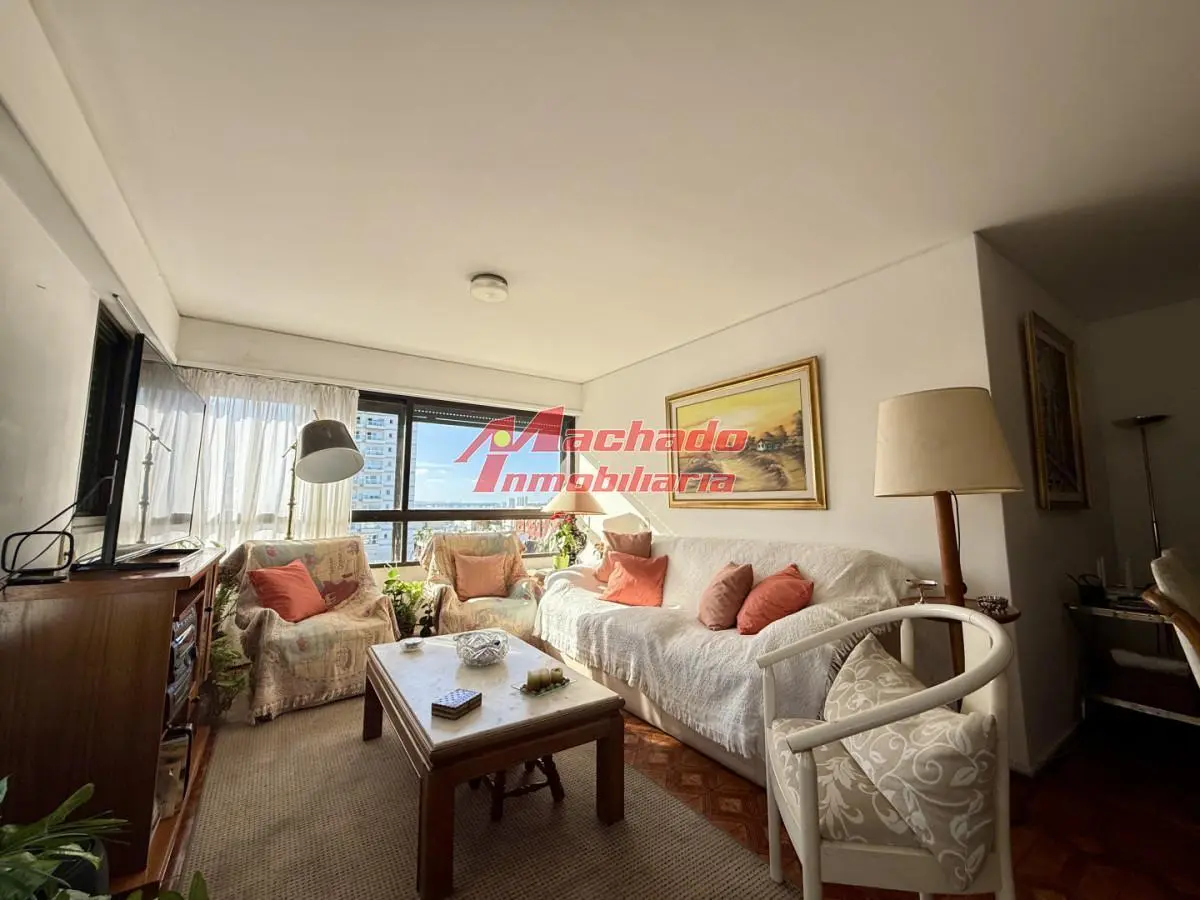 Venta  Amplio Apartamento en Torre Amalfi  Playa Mansa 4