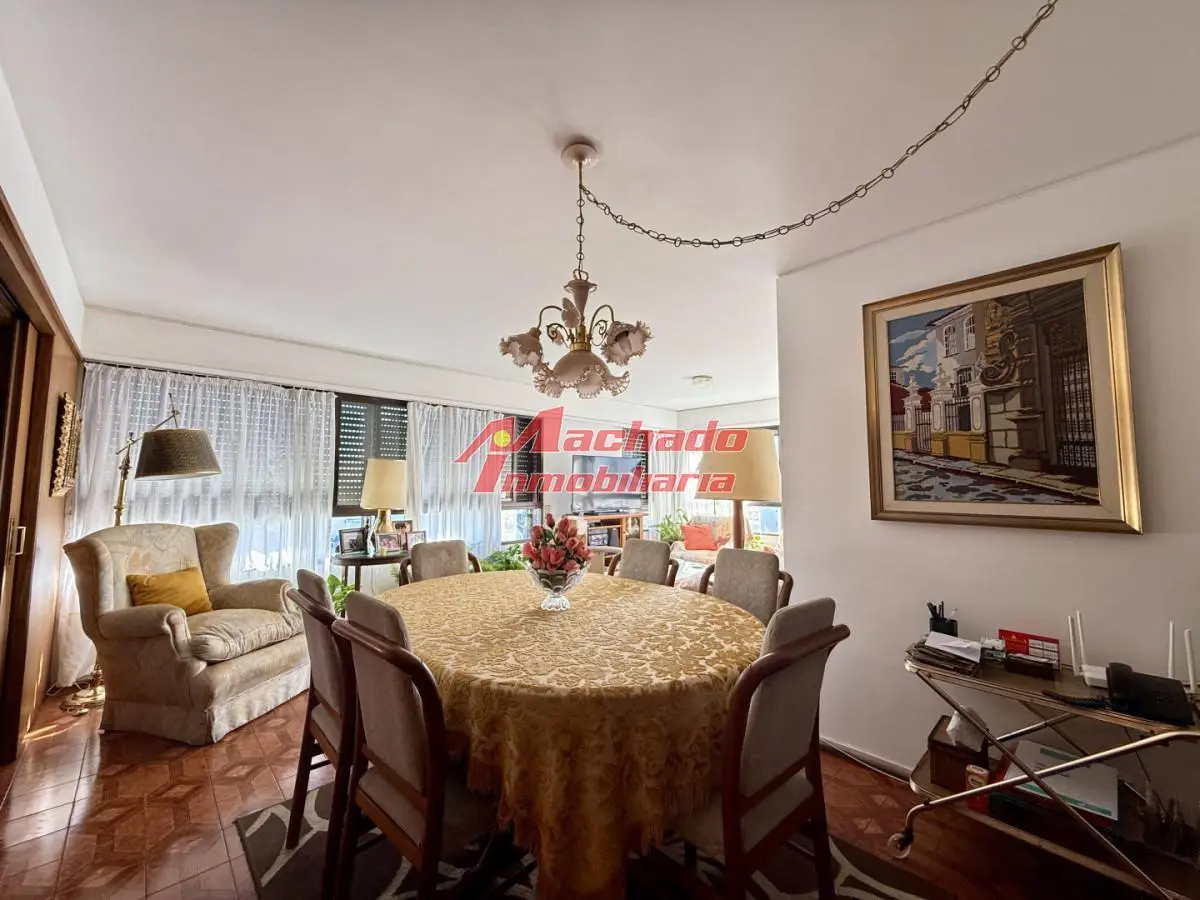 Venta  Amplio Apartamento en Torre Amalfi  Playa Mansa 2