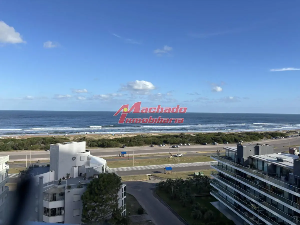 MANGLAR BRAVA ESQUINERO A ESTRENAR CON DOBLE GARAGE. 1