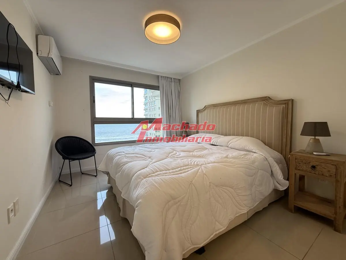 venta de apartamento frente a playa brava 5