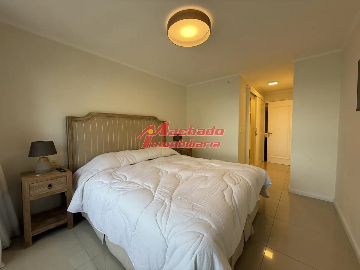 venta de apartamento frente a playa brava 2