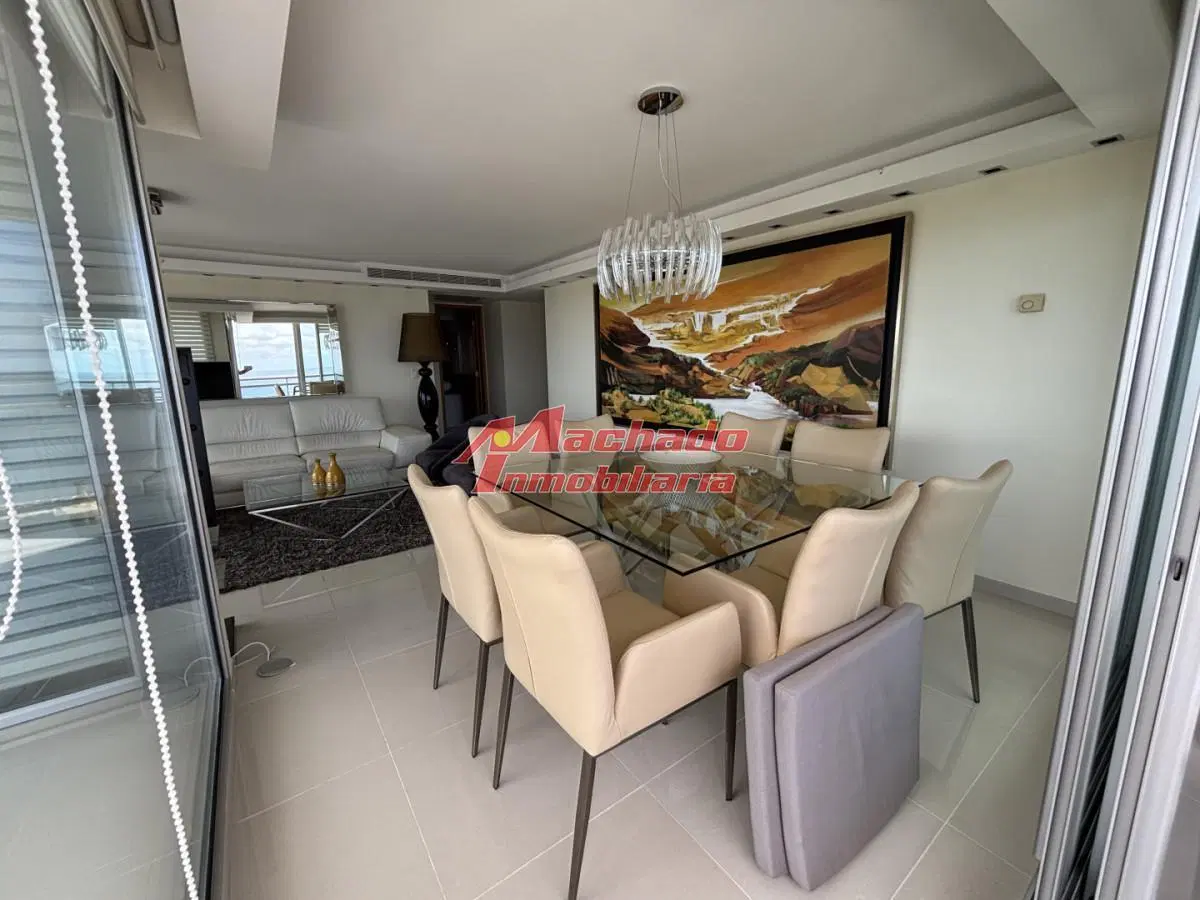 EXCELENTE APARTAMENTO A LA VENTA CON TODA LA VISTA AL MAR PLAYA MANSA 3 DORMITORIOS 4