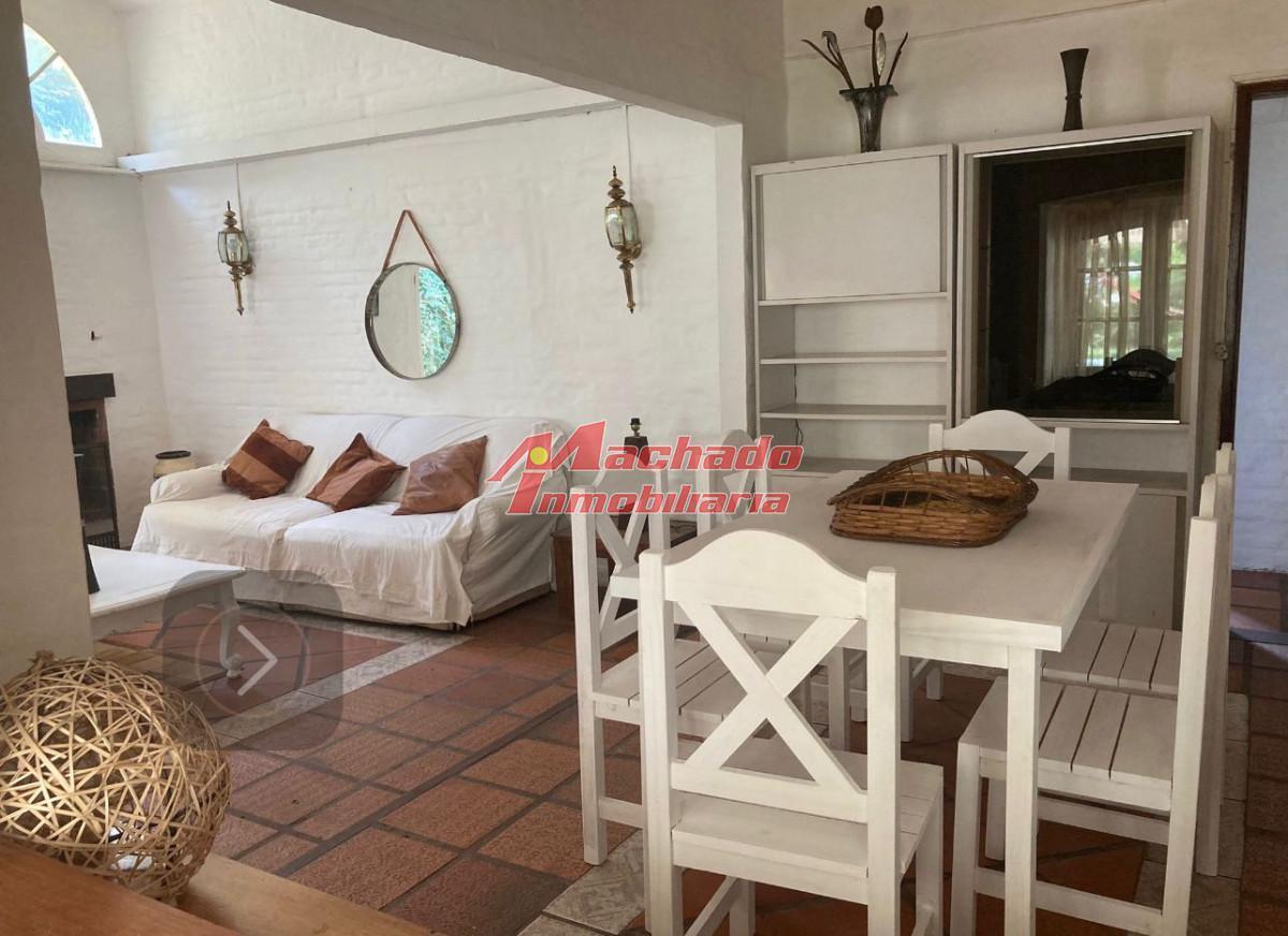 Vende casa en Punta del Este de 4 dormitorios.