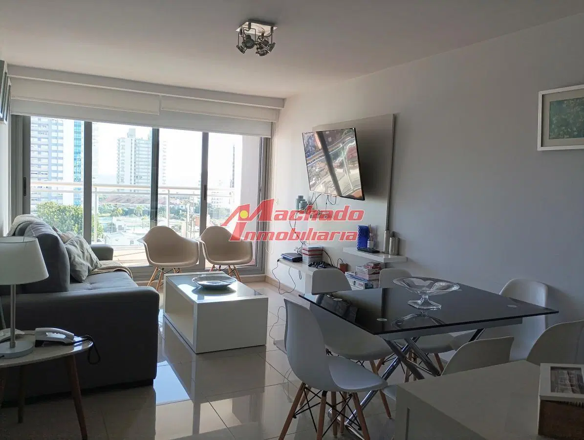 Un dormitorio y medio con vista a Playa Mansa 4