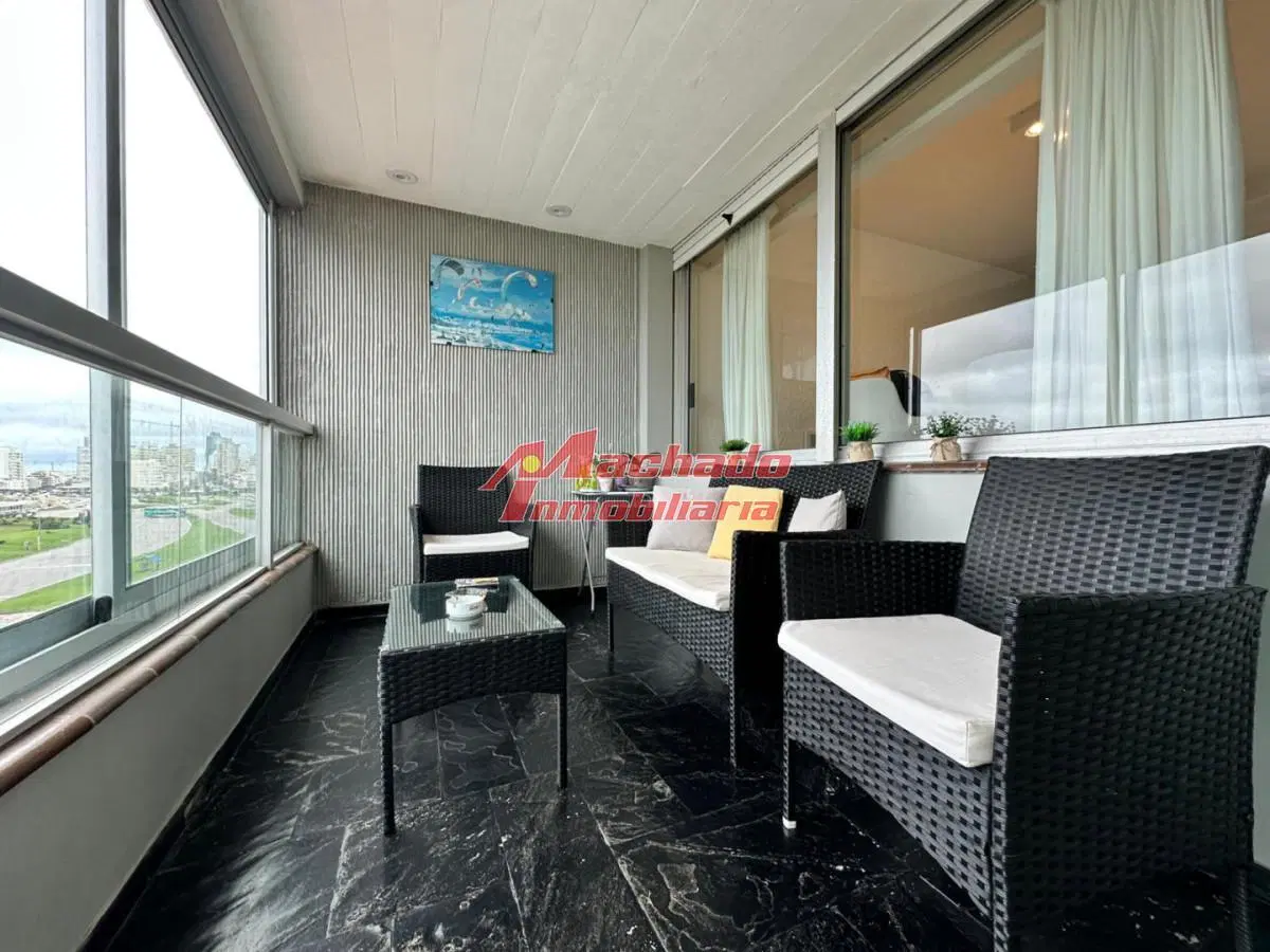 Apartamento de dos dormitorios en venta en Punta del Este 3