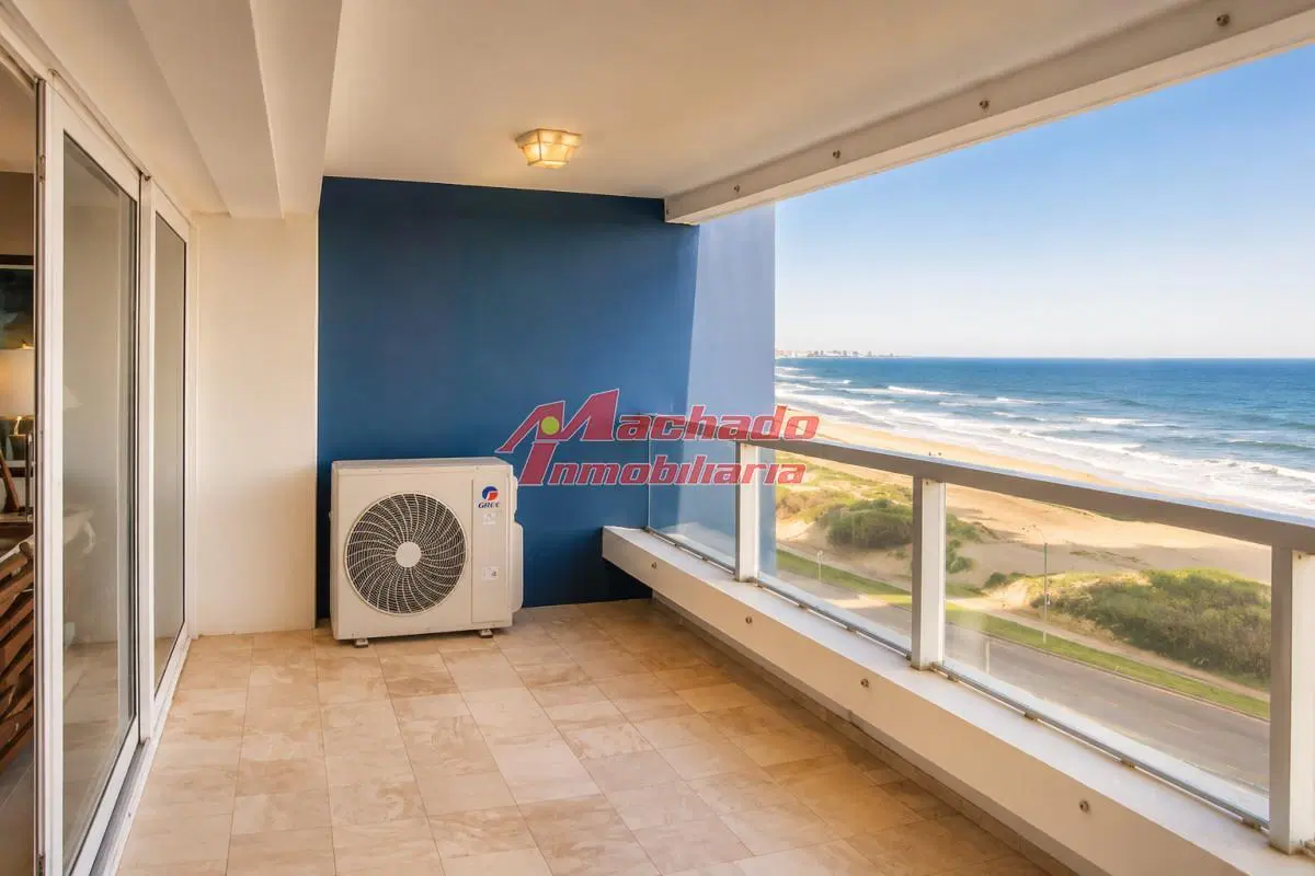 Vende apartamento con vista al mar, de 4 dormitorios en Brava, Punta del Este 2