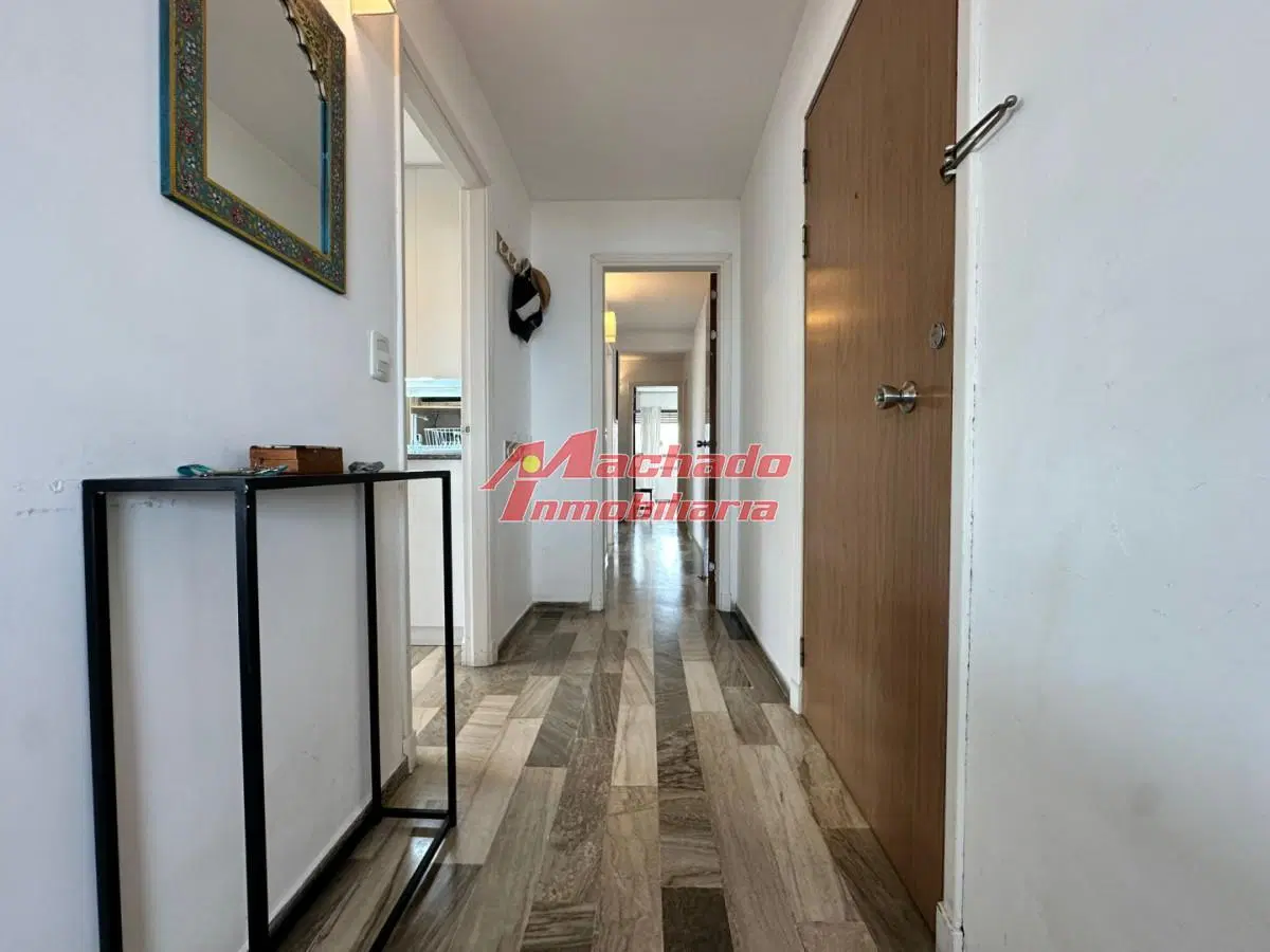 Apartamento de 3 dormitorios en venta en Punta del Este 2