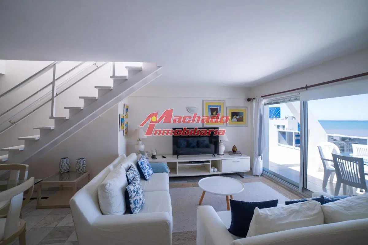 Venta, Penthouse, con 4 dormitorios + dep. servicio en Punta del este, terraza con vista panorámica 3