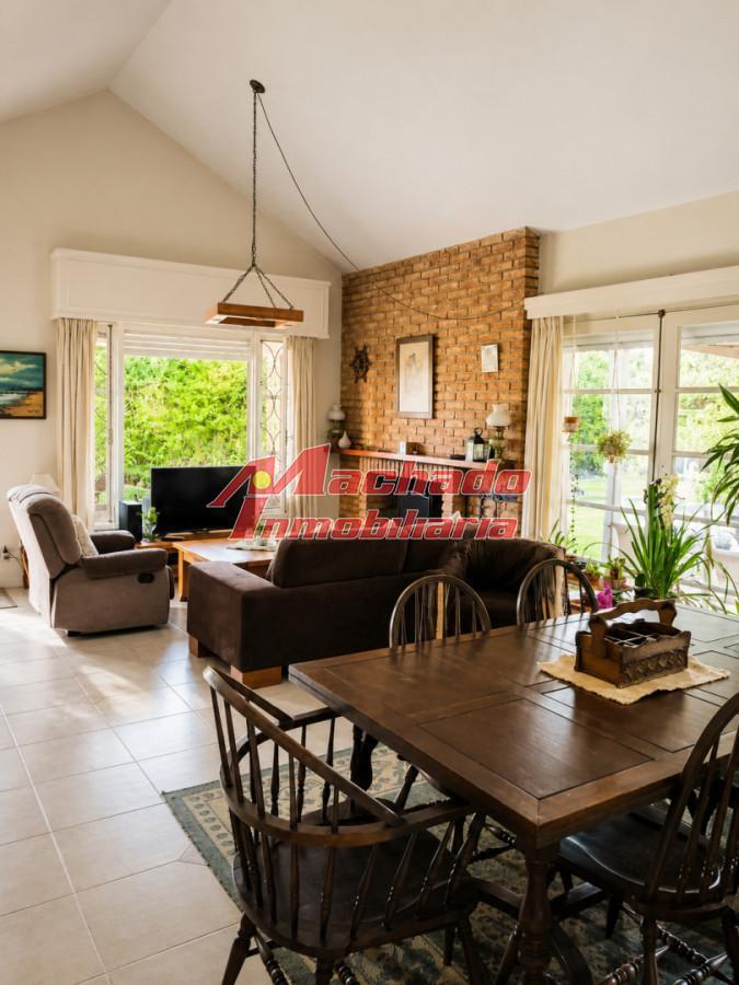 Foto de CASA EN VENTA 4 DORMITORIOS EN PLAYA MANSA, imagen 2