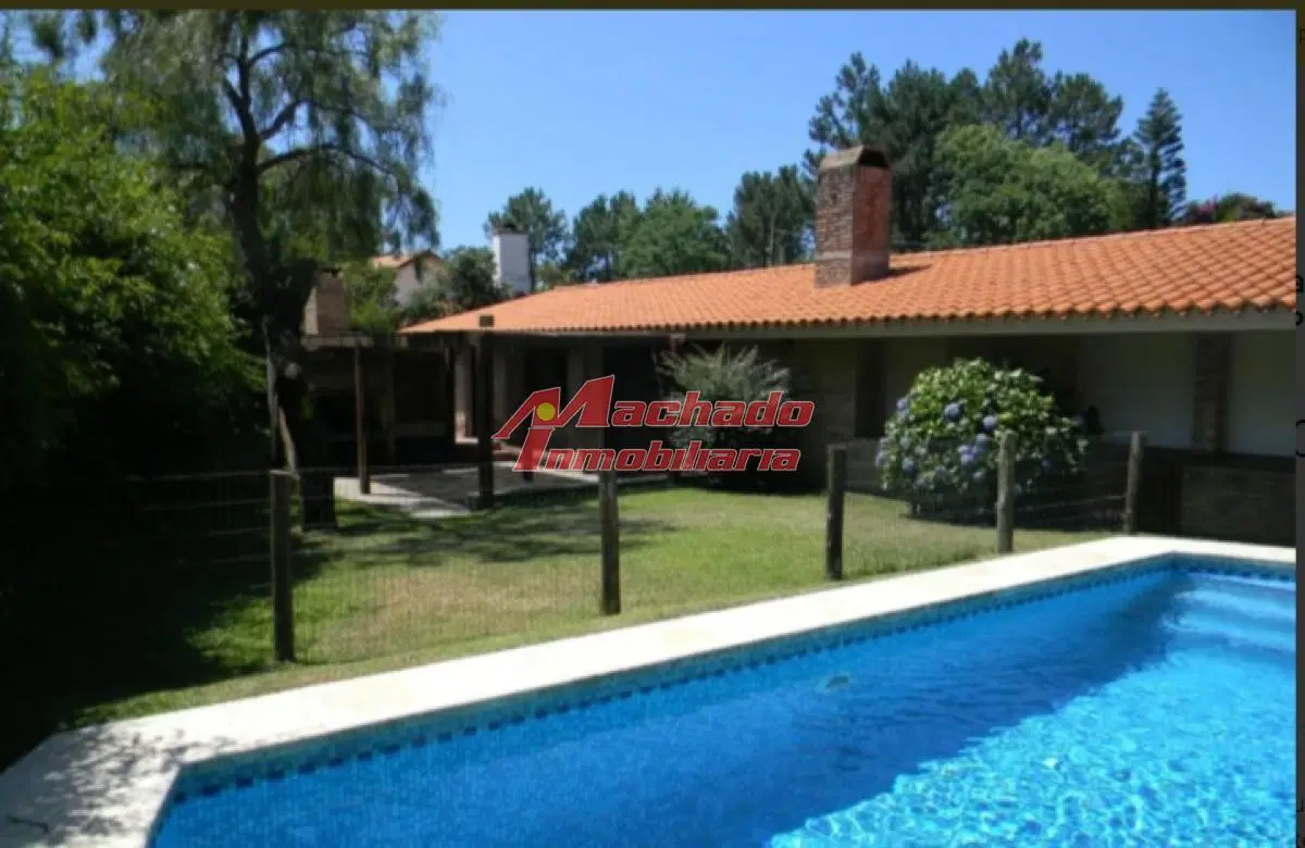 Casa en venta en pinares, agradable entorno. 2