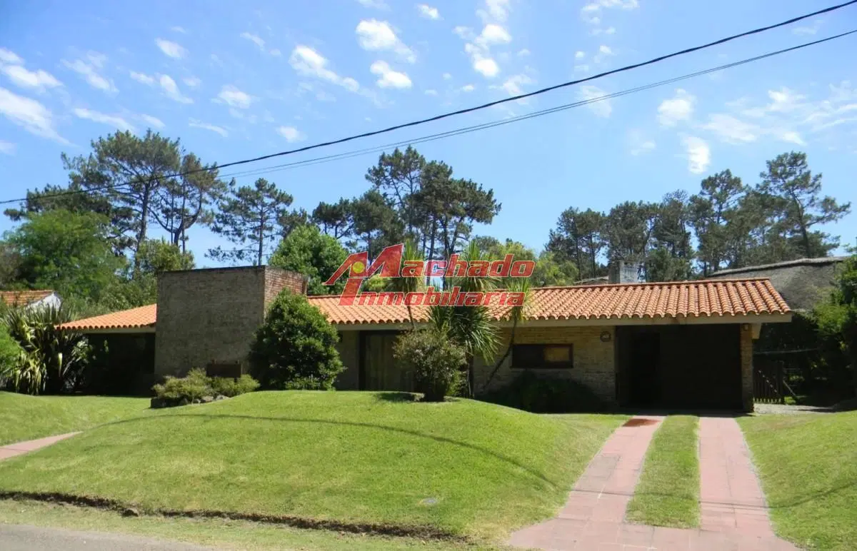 Casa en venta en pinares, agradable entorno. 1