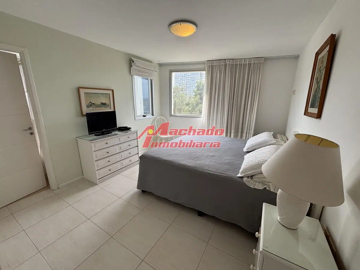 APARTAMENTO en venta de 3 DORMITORIOS 3