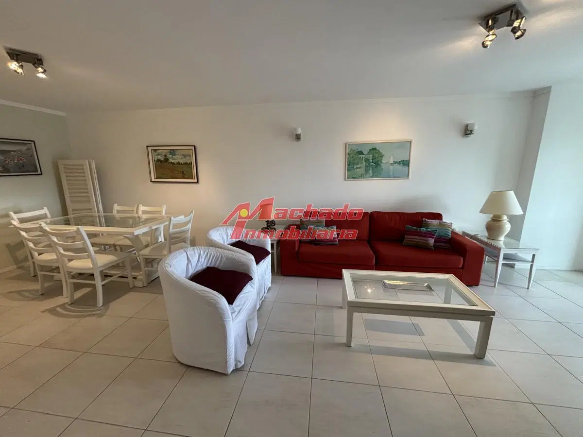 APARTAMENTO en venta de 3 DORMITORIOS 2