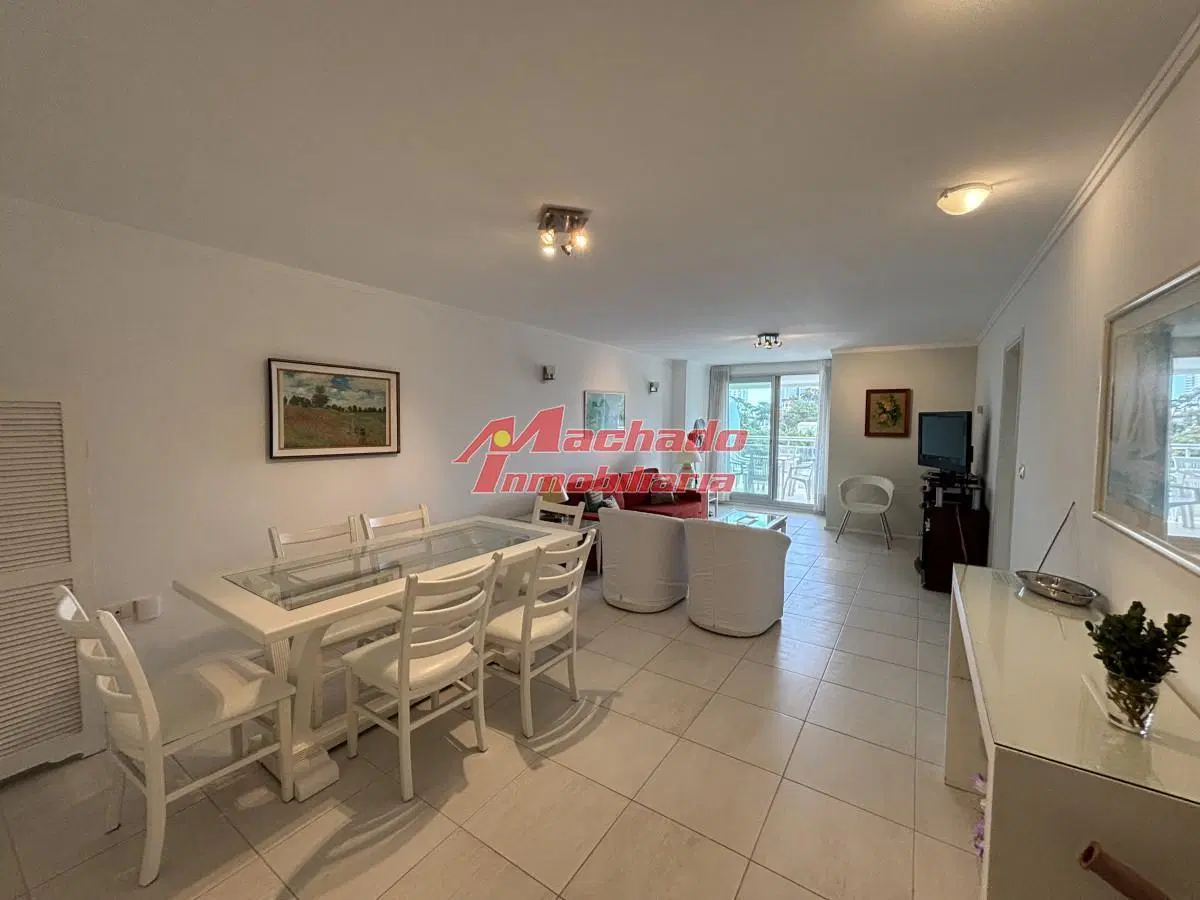APARTAMENTO en venta de 3 DORMITORIOS 1